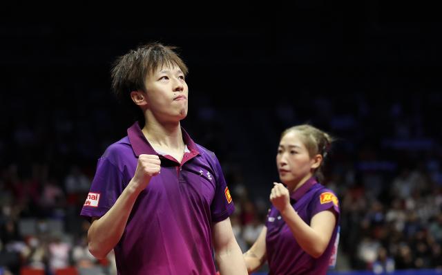 (251114) -- MACAO, Nov. 14, 2025 (Xinhua) -- Lin Gaoyuan (L)/Liu Shiwen celebrate scoring during the mixed doubles final of table tennis between Chen Yuanyu/Kuai Man of Jiangsu and Lin Gaoyuan/Liu Shiwen of Guangdong at China's 15th National Games in Macao, south China, Nov. 14, 2025. (Xinhua/Sun Fanyue)