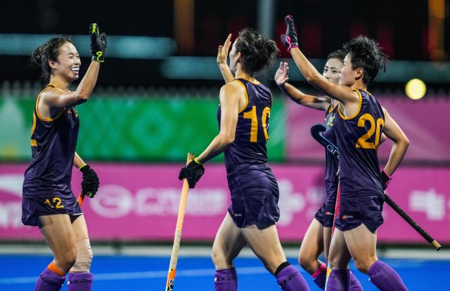 (251114) -- YUNFU, Nov. 14, 2025 (Xinhua) -- Players of Sichuan celebrate during the women's hockey gold medal match between Sichuan and Jilin at China's 15th National Games in Yunfu, south China's Guangdong Province, Nov. 14, 2025. (Xinhua/Tao Liang)