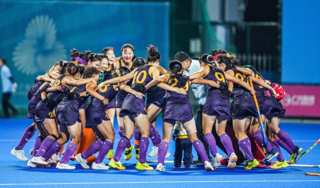 (251114) -- YUNFU, Nov. 14, 2025 (Xinhua) -- Team Sichuan celebrate after the women's hockey gold medal match between Sichuan and Jilin at China's 15th National Games in Yunfu, south China's Guangdong Province, Nov. 14, 2025. (Xinhua/Tao Liang)