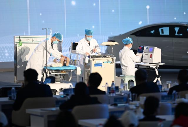 (251114) -- TIANJIN, Nov. 14, 2025 (Xinhua) -- Contestants of Jinhua University of Vocational Technology compete during the World Vocational College Skills Competition 2025 in Tianjin, north China, Nov. 14, 2025. Six teams participated in the final of this competition here on Friday, with the one from Jinhua University of Vocational Technology garnering the championship. (Xinhua/Zhao Zishuo)
