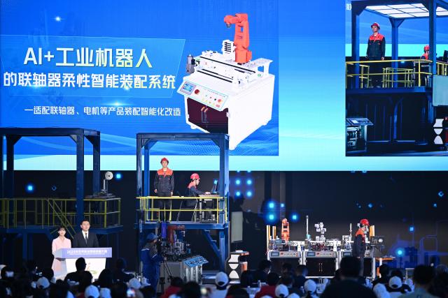 (251114) -- TIANJIN, Nov. 14, 2025 (Xinhua) -- Contestants of Zhejiang Polytechnic University of Mechanical and Electrical Engineering compete during the World Vocational College Skills Competition 2025 in Tianjin, north China, Nov. 14, 2025. Six teams participated in the final of this competition here on Friday, with the one from Jinhua University of Vocational Technology garnering the championship. (Xinhua/Zhao Zishuo)