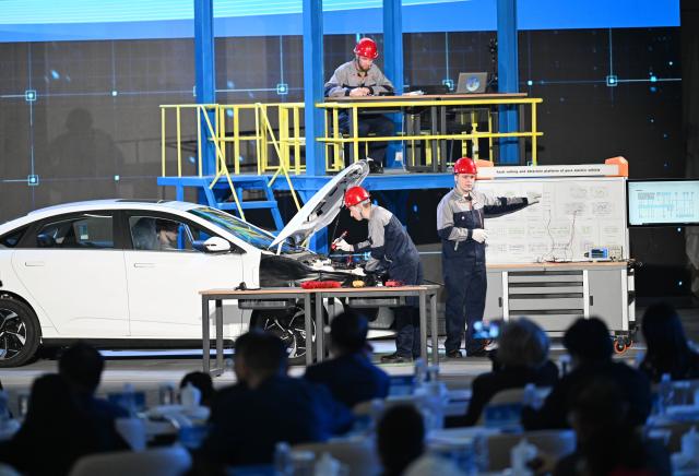 (251114) -- TIANJIN, Nov. 14, 2025 (Xinhua) -- Contestants of East Kazakhstan Technical University compete during the World Vocational College Skills Competition 2025 in Tianjin, north China, Nov. 14, 2025. Six teams participated in the final of this competition here on Friday, with the one from Jinhua University of Vocational Technology garnering the championship. (Xinhua/Zhao Zishuo)