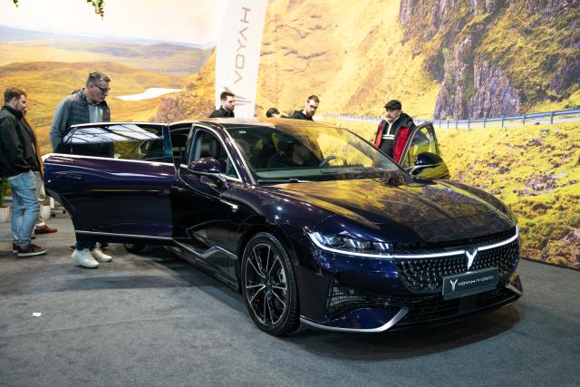 (251115) -- PRAGUE, Nov. 15, 2025 (Xinhua) -- People visit the exhibition area of Voyah at the 7th e-SALON in Prague, the Czech Republic, Nov. 14, 2025.
  The e-SALON, a trade fair for passenger and commercial vehicles with alternative propulsion, opened to public on Friday and will last until Sunday. (Photo by Dana Kesnerova/Xinhua)