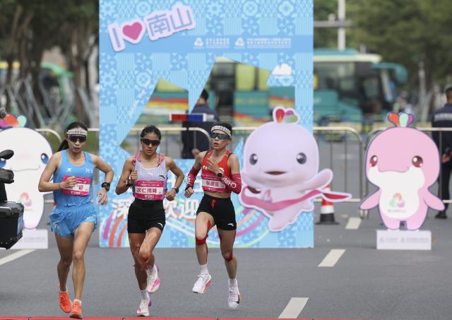 (251115) -- SHENZHEN, Nov. 15, 2025 (Xinhua) -- Zhang Deshun of Yunnan, Individual Athlete Ciren Cuomu, Lu Ying of Henan (from R to L) compete during the women's marathon event at China's 15th National Games in Shenzhen, south China's Guangdong Province, Nov. 15, 2025. (Xinhua/Mao Siqian)