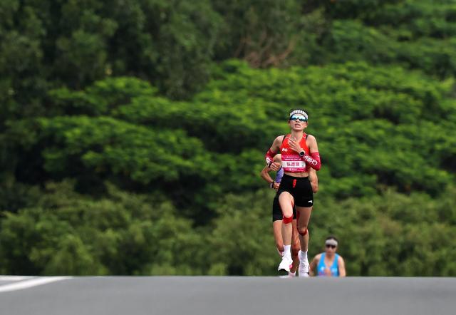 (251115) -- SHENZHEN, Nov. 15, 2025 (Xinhua) -- Zhang Deshun (front) of Yunnan competes during the women's marathon event at China's 15th National Games in Shenzhen, south China's Guangdong Province, Nov. 15, 2025. (Xinhua/Mao Siqian)