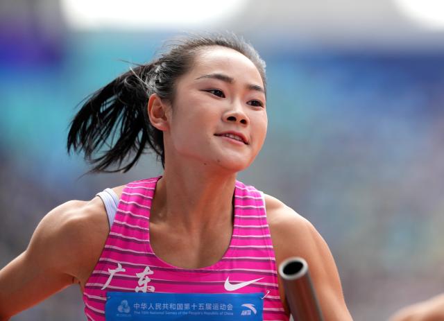 (251115) -- GUANGZHOU, Nov. 15, 2025 (Xinhua) -- Liang Xiaojing of Guangdong competes during the mixed 4x100m relay heat of athletics in Guangzhou, south China's Guangdong Province, Nov. 15, 2025. (Xinhua/Li Yibo)