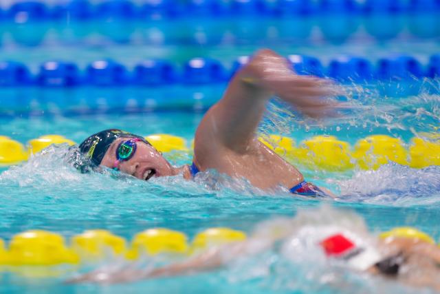 (251115) -- SHENZHEN, Nov. 15, 2025 (Xinhua) -- Li Bingjie of Hebei competes during the women's 800m freestyle preliminary of swimming at China's 15th National Games in Shenzhen, south China's Guangdong Province, Nov. 15, 2025. (Xinhua/Xue Yuge)