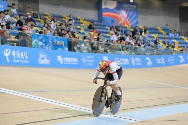 (251115) -- HONG KONG, Nov. 15, 2025 (Xinhua) -- Luo Shuyan of Henan competes during the women's 750m time trial final of cycling track at China's 15th National Games in Hong Kong, south China, Nov. 15, 2025. (Xinhua/Hu Huhu)