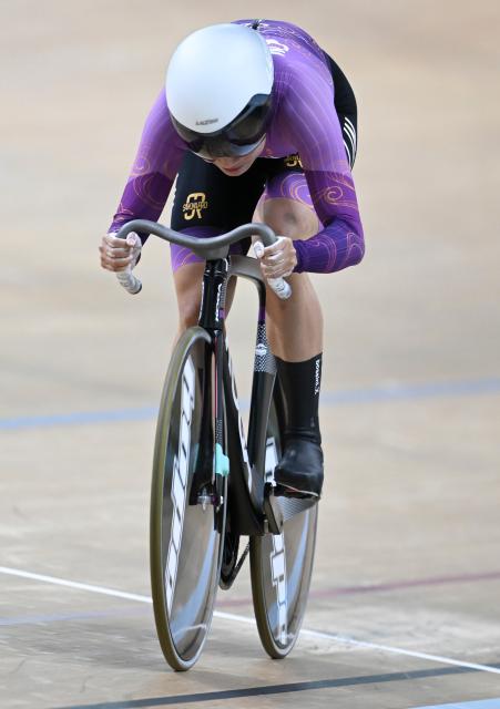 (251115) -- HONG KONG, Nov. 15, 2025 (Xinhua) -- Yuan Liying of Jilin competes during the women's 750m time trial final of cycling track at China's 15th National Games in Hong Kong, south China, Nov. 15, 2025. (Xinhua/Hu Huhu)