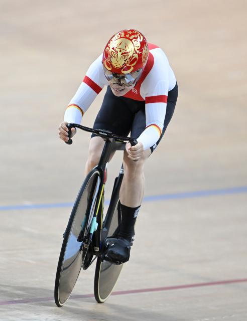 (251115) -- HONG KONG, Nov. 15, 2025 (Xinhua) -- Guo Yufang of Henan competes during the women's 750m time trial final of cycling track at China's 15th National Games in Hong Kong, south China, Nov. 15, 2025. (Xinhua/Hu Huhu)