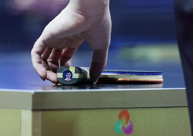 (251115) -- MACAO, Nov. 15, 2025 (Xinhua) -- Wang Chuqin picks up his racket during the men's singles semifinal match of table tennis between Fan Zhendong of Shanghai and Wang Chuqin of Beijing at China's 15th National Games in Macao, south China, Nov. 15, 2025. (Xinhua/Liu Xu)