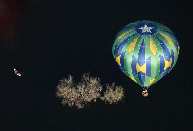 (251115) -- LEON, Nov. 15, 2025 (Xinhua) -- A hot air balloon is pictured during the 2025 International Balloon Festival in Leon, Guanajuato State, Mexico, on Nov. 14, 2025. (Xinhua/Carolina Endara)