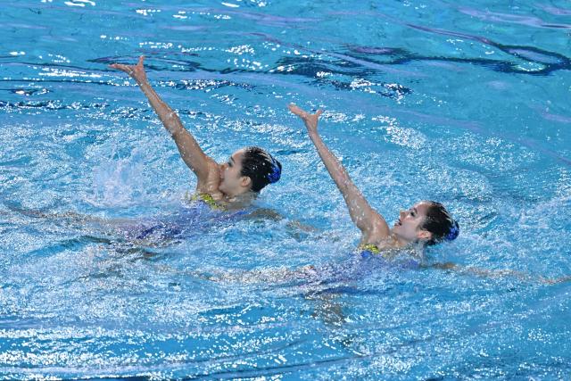 (251115) -- JIANGMEN, Nov. 15, 2025 (Xinhua) -- Fan Jiayi/Guo Sitong of Beijing Sport University perform during the women's duet technical of artistic swimming at China's 15th National Games in Jiangmen, south China's Guangdong Province, Nov. 15, 2025. (Xinhua/Li Xin)