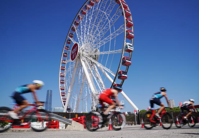 (251115) -- HONG KONG, Nov. 15, 2025 (Xinhua) -- Athletes compete during the men's individual triathlon at China's 15th National Games in Hong Kong, south China, Nov. 15, 2025. (Photo by Wang Shen/Xinhua)