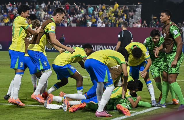 (251115) -- DOHA, Nov. 15, 2025 (Xinhua) -- Players of Brazil celebrate after winning the round of 32 football match between Brazil and Paraguay at FIFA U17 World cup Qatar 2025 in Doha, Qatar, on Nov. 14, 2025. (Photo by Nikku/Xinhua)