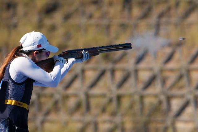 (251115) -- GUANGZHOU, Nov. 15, 2025 (Xinhua) -- Song Zhengyi of Shanghai competes during the skeet mixed team bronze medal match of shooting between Shanghai and Shaanxi at China's 15th National Games in Guangzhou, south China's Guangdong Province, Nov. 15, 2025. (Xinhua/Xiao Ennan)
