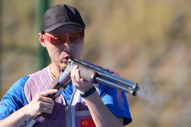 (251115) -- GUANGZHOU, Nov. 15, 2025 (Xinhua) -- Wan Antao of Shaanxi competes during the skeet mixed team bronze medal match of shooting between Shanghai and Shaanxi at China's 15th National Games in Guangzhou, south China's Guangdong Province, Nov. 15, 2025. (Xinhua/Xiao Ennan)
