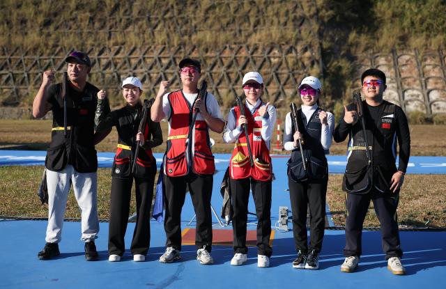 (251115) -- GUANGZHOU, Nov. 15, 2025 (Xinhua) -- Jiang Yiting (3rd R) and Yu Lingfeng (3rd L) of Fujian, Che Yufei (2nd L) and Dou Xuyang (1st L) of Guangdong and Song Zhengyi (2nd R) and Zhang Jingzhi of Shanghai pose after the skeet mixed team final of shooting at China's 15th National Games in Guangzhou, south China's Guangdong Province, Nov. 15, 2025. (Xinhua/Pan Yulong)