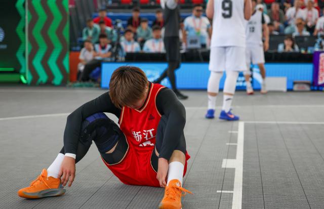 (251115) -- MACAO, Nov. 15, 2025 (Xinhua) -- Wan Jiyuan of Zhejiang reacts after the semifinal match of women's 3x3 basketball between Hubei and Zhejiang at China's 15th National Games in Macao, south China, Nov. 15, 2025. (Xinhua/Sun Fanyue)