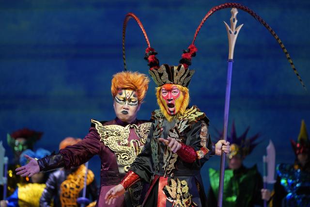 (251115) -- SAN FRANCISCO, Nov. 15, 2025 (Xinhua) -- Chinese Opera The Monkey King holds its final dressed rehearsal in San Francisco, the United States, on Nov. 12, 2025. The world premiere of The Monkey King was staged at the San Francisco Opera on Friday. The performance will stay on in San Francisco until Nov. 30. (Xinhua/Wu Xiaoling)