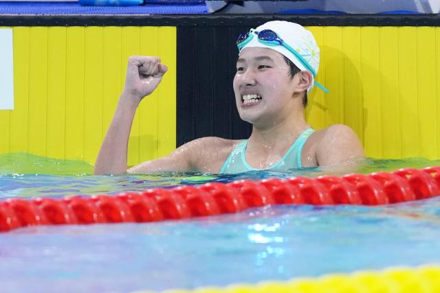 (251115) -- SHENZHEN, Nov. 15, 2025 (Xinhua) -- Lyu Qinyao of Jiangsu reacts after the women's 200m breaststroke final of swimming at China's 15th National Games in Shenzhen, south China's Guangdong Province, Nov. 15, 2025. (Xinhua/Du Yu)