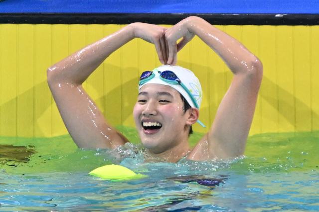 (251115) -- SHENZHEN, Nov. 15, 2025 (Xinhua) -- Lyu Qinyao of Jiangsu reacts after the women's 200m breaststroke final of swimming at China's 15th National Games in Shenzhen, south China's Guangdong Province, Nov. 15, 2025. (Xinhua/Chen Yichen)
