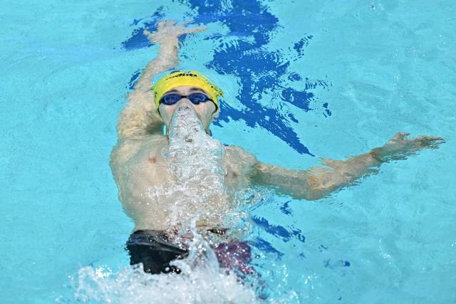 (251115) -- SHENZHEN, Nov. 15, 2025 (Xinhua) -- Xu Jiayu of Zhejiang competes during the men's 200m backstroke final of swimming at China's 15th National Games in Shenzhen, south China's Guangdong Province, Nov. 15, 2025. (Xinhua/Chen Yichen)
