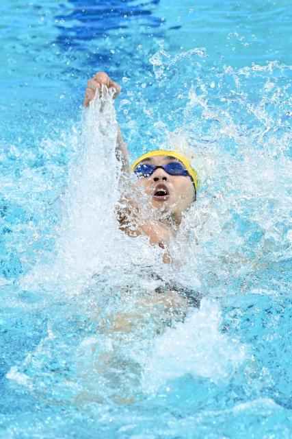 (251115) -- SHENZHEN, Nov. 15, 2025 (Xinhua) -- Xu Jiayu of Zhejiang competes during the men's 200m backstroke final of swimming at China's 15th National Games in Shenzhen, south China's Guangdong Province, Nov. 15, 2025. (Xinhua/Chen Yichen)