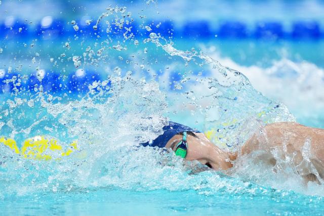 (251115) -- SHENZHEN, Nov. 15, 2025 (Xinhua) -- Li Yifeng of team Shandong competes during the men's 4X200m freestyle relay final of swimming at China's 15th National Games in Shenzhen, south China's Guangdong Province, Nov. 15, 2025. (Xinhua/Du Yu)