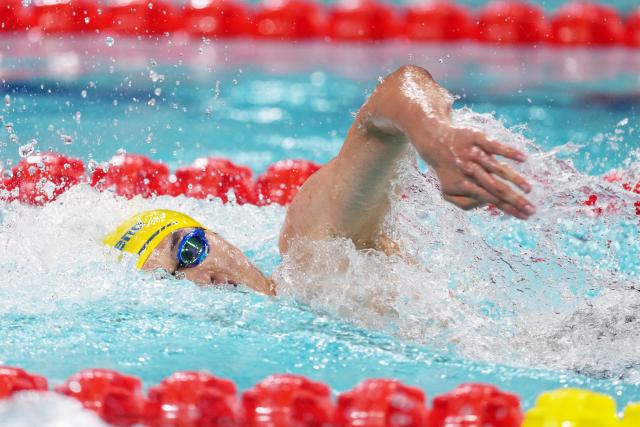 (251115) -- SHENZHEN, Nov. 15, 2025 (Xinhua) -- Liu Peixin of team Shandong competes during the men's 4X200m freestyle relay final of swimming at China's 15th National Games in Shenzhen, south China's Guangdong Province, Nov. 15, 2025. (Xinhua/Xue Yuge)
