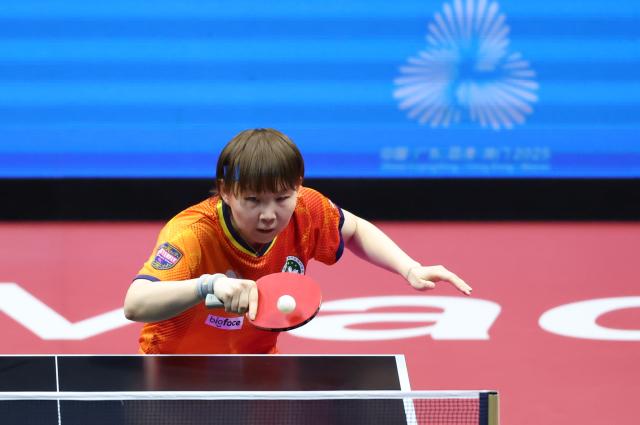 (251115) -- MACAO, Nov. 15, 2025 (Xinhua) -- Zhu Yuling hits a return during the women's singles semifinal match of table tennis between Sun Yingsha of Hebei and Zhu Yuling of Macao at China's 15th National Games in Macao, south China, Nov. 15, 2025. (Xinhua/Liu Xu)