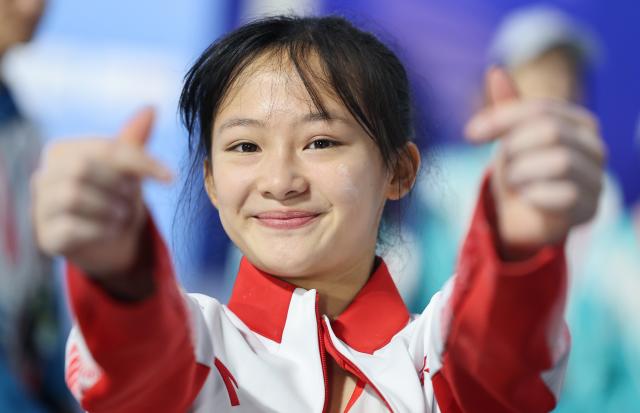 (251115) -- GUANGZHOU, Nov. 15, 2025 (Xinhua) -- Li Meini of Guangdong poses after the women's bouldering final of sport climbing at China's 15th National Games in Guangzhou, south China's Guangdong Province, Nov. 15, 2025. (Xinhua/Yang Shiyao)