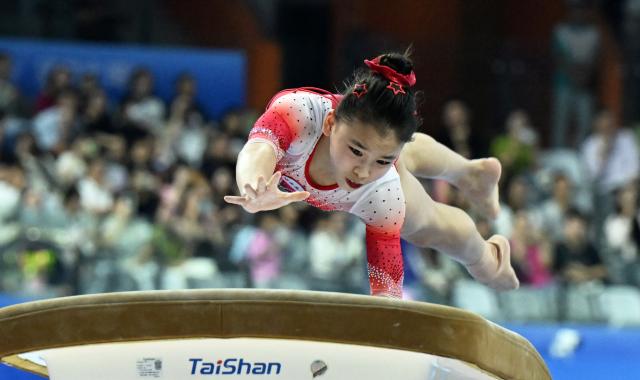(251115) -- ZHAOQING, Nov. 15, 2025 (Xinhua) -- Li Rongjinyi of Hunan competes in vault during the artistic gymnastics women's individual all-around final at China's 15th National Games in Zhaoqing, south China's Guangdong Province, Nov. 15, 2025. (Xinhua/Zhu Xiang)