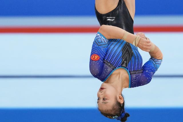 (251115) -- ZHAOQING, Nov. 15, 2025 (Xinhua) -- Qiu Qiyuan of Fujian competes in floor exercise during the artistic gymnastics women's individual all-around final at China's 15th National Games in Zhaoqing, south China's Guangdong Province, Nov. 15, 2025. (Xinhua/Xu Bingjie)