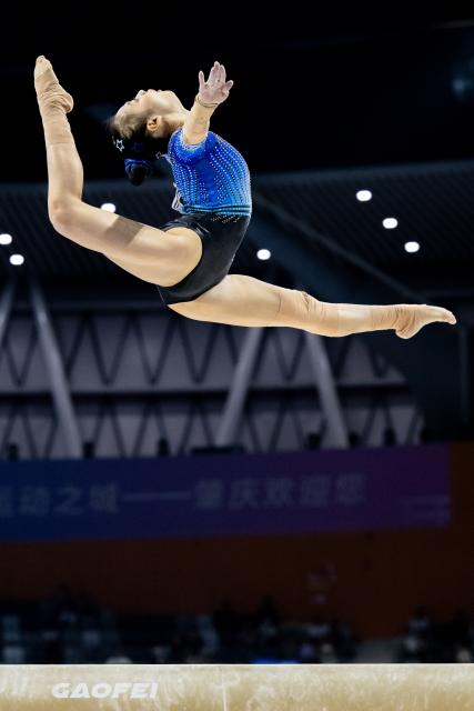 (251115) -- ZHAOQING, Nov. 15, 2025 (Xinhua) -- Qiu Qiyuan of Fujian competes in balance beam during the artistic gymnastics women's individual all-around final at China's 15th National Games in Zhaoqing, south China's Guangdong Province, Nov. 15, 2025. (Xinhua/Du Zixuan)