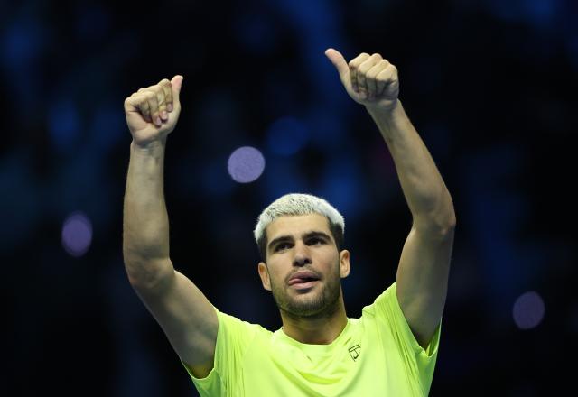 (251116) -- TURIN, Nov. 16, 2025 (Xinhua) -- Carlos Alcaraz celebrates after winning the men's singles semifinal match between Carlos Alcaraz of Spain and Felix Auger-Aliassime of Canada at the ATP Finals tennis tournament in Turin, Italy, on Nov. 15, 2025. (Xinhua/Li Jing)