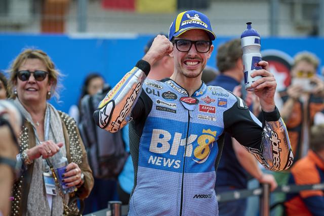 (251116) -- VALENCIA, Nov. 16, 2025 (Xinhua) -- BK8 Gresini Racing MotoGP's Alex Marquez of Spain celebrates after the sprint race of the MotoGP Valencia Grand Prix 2025 at Ricardo Tormo Circuit, Valencia, Spain, Nov. 15, 2025. (Str/Xinhua)