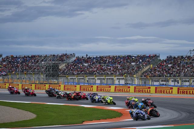 (251116) -- VALENCIA, Nov. 16, 2025 (Xinhua) -- Riders compete during the sprint race of the MotoGP Valencia Grand Prix 2025 at Ricardo Tormo Circuit, Valencia, Spain, Nov. 15, 2025. (Str/Xinhua)