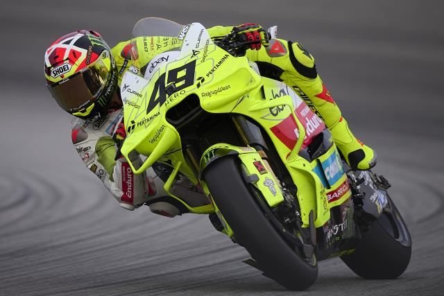 (251116) -- VALENCIA, Nov. 16, 2025 (Xinhua) -- Pertamina Enduro VR46 Racing Team's Fabio Di Giannantonio of Italy competes during the sprint race of the MotoGP Valencia Grand Prix 2025 at Ricardo Tormo Circuit, Valencia, Spain, Nov. 15, 2025. (Str/Xinhua)