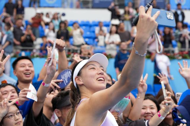 (251116) -- HENGQIN, Nov. 16, 2025 (Xinhua) -- Wang Xinyu (front) take selfies with fans after the women's singles second round match of tennis between Wang Xinyu of Guangdong and Wang Xiaotong of Guizhou at China's 15th National Games in Hengqin, south China's Guangdong Province, Nov. 16, 2025. (Xinhua/Yan Linyun)