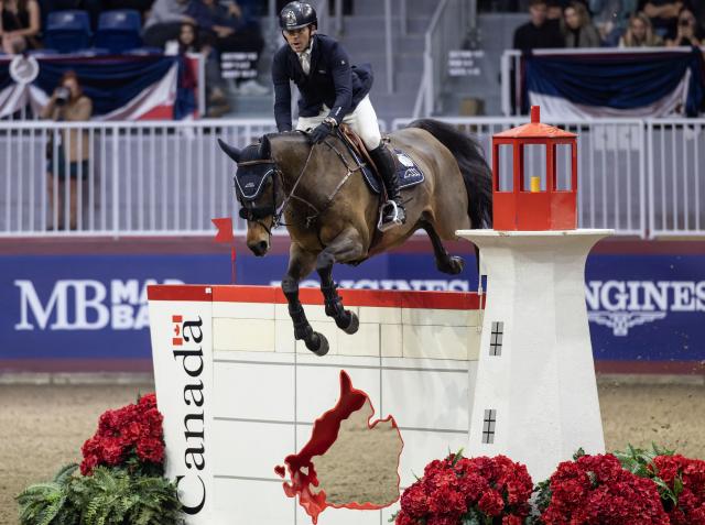 (251116) -- TORONTO, Nov. 16, 2025 (Xinhua) -- Conor Swail of Ireland competes during the jump-off round of the FEI Jumping World Cup Toronto 2025 in Toronto, Canada, on Nov. 15, 2025. (Photo by Zou Zheng/Xinhua)