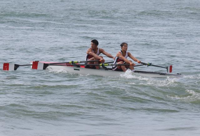 (251116) -- YANGJIANG, Nov. 16, 2025 (Xinhua) -- Wang Yunfei (L)/Zhang Guiping of Guangdong compete during the mixed double sculls final A of coastal rowing at China's 15th National Games in Yangjiang, south China's Guangdong Province, Nov. 16, 2025. (Xinhua/Li Ran)
