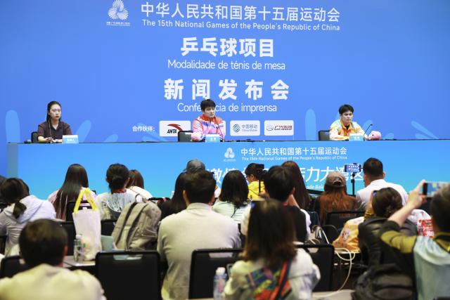 (251116) -- MACAO, Nov. 16, 2025 (Xinhua) -- Gold medalist Fan Zhendong (C) of Shanghai and silver medalist Lin Shidong (R) of Hainan attend a press conference after the men's singles final match of table tennis at China's 15th National Games in Macao, south China, Nov. 16, 2025. (Xinhua/Liang Xu)