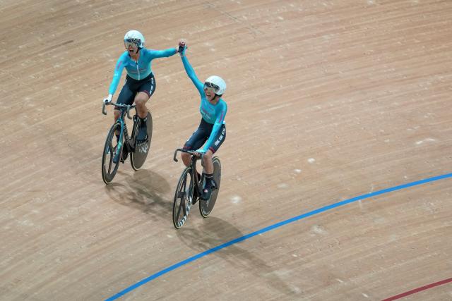 (251116) -- HONG KONG, Nov. 16, 2025 (Xinhua) -- Lee Sze Wing (L)/Leung Wing Yee of Hong Kong celebrate after the women's Madison final of cycling track at China's 15th National Games in Hong Kong, south China, Nov. 16, 2025. (Xinhua/Wu Lu)