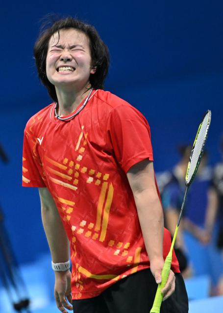 (251116) -- SHENZHEN, Nov. 16, 2025 (Xinhua) -- He Bingjiao of Jiangsu reacts during the women's singles round of 16 match of badminton against Chen Yufei of Zhejiang at China's 15th National Games in Shenzhen, south China's Guangdong Province, Nov. 16, 2025. (Xinhua/Li He)