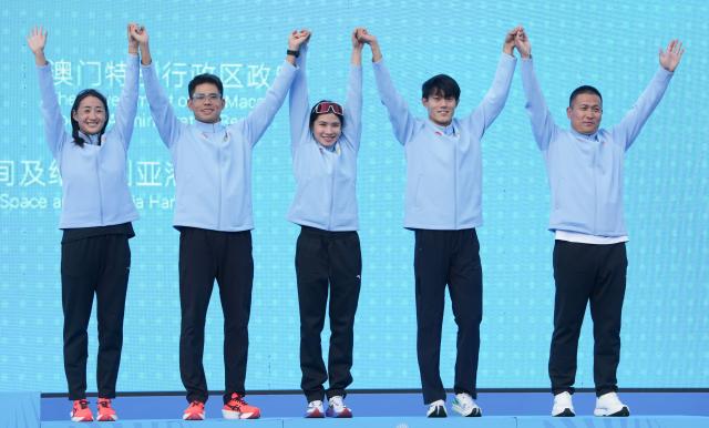 (251116) -- HONG KONG, Nov. 16, 2025 (Xinhua) -- Bronze medalists team Gongan celebrate during the awarding ceremony for the triathlon mixed relay at China's 15th National Games in Hong Kong, south China, Nov. 16, 2025. (Xinhua/Lui Sui Wai)