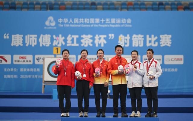 (251116) -- SHENZHEN, Nov. 16, 2025 (Xinhua) -- Gold medalist Zong Yu of Hubei, silver medalist Huang Yuwei of Jiangsu and bronze medalist Li Jiaman of Beijing pose with their coaches during the awarding ceremony for the women's recurve individual of archery at China's 15th National Games in Shenzhen, south China's Guangdong Province, Nov. 16, 2025. (Xinhua/Zhang Long)