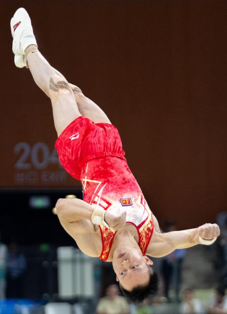 (251116) -- ZHAOQING, Nov. 16, 2025 (Xinhua) -- Chen Zhilong of Guizhou competes during the artistic gymnastics men's floor exercise final at China's 15th National Games in Zhaoqing, south China's Guangdong Province, Nov. 16, 2025. (Xinhua/Du Zixuan)
