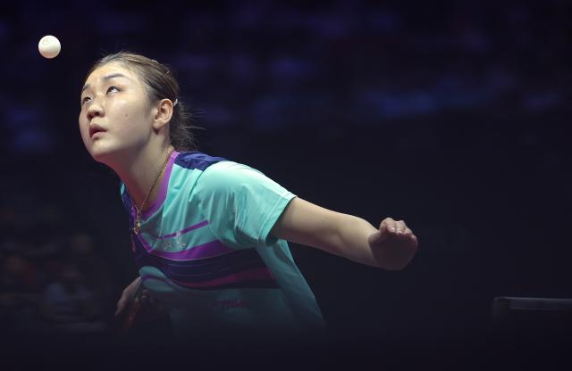 (251116) -- MACAO, Nov. 16, 2025 (Xinhua) -- Chen Meng serves during the women's singles bronze medal match of table tennis between Zhu Yuling of Macao and Chen Meng of Shandong at China's 15th National Games in Macao, south China, Nov. 16, 2025. (Xinhua/Chen Bin)