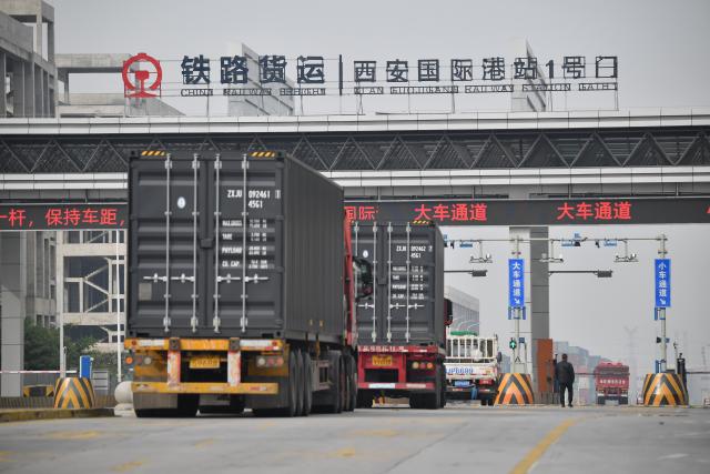 (251116) -- XI'AN, Nov. 16, 2025 (Xinhua) -- A truck drives into the Xi'an International Port Station in Xi'an, northwest China's Shaanxi Province, Nov. 14, 2025. Launched in 2013, the China-Europe freight train in Xi'an has ranked first nationwide in key aspects such as the number of trains, freight volume and laden-container ratio for many years. 
  Today, the Xi'an International Port Station operates 59 railway routes, with a designed annual container throughput of 5.4 million 20-foot equivalent units (TEUs). Projects such as the Kazakhstan-Xi'an port have been completed and put into operation, facilitating trade and transportation with Europe and Asia, accelerating the city's transformation into a modern international trade and logistics hub. (Xinhua/Shao Rui)